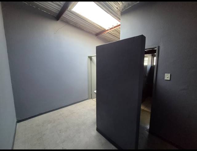 147M² WAREHOUSE TO LET IN WADEVILLE